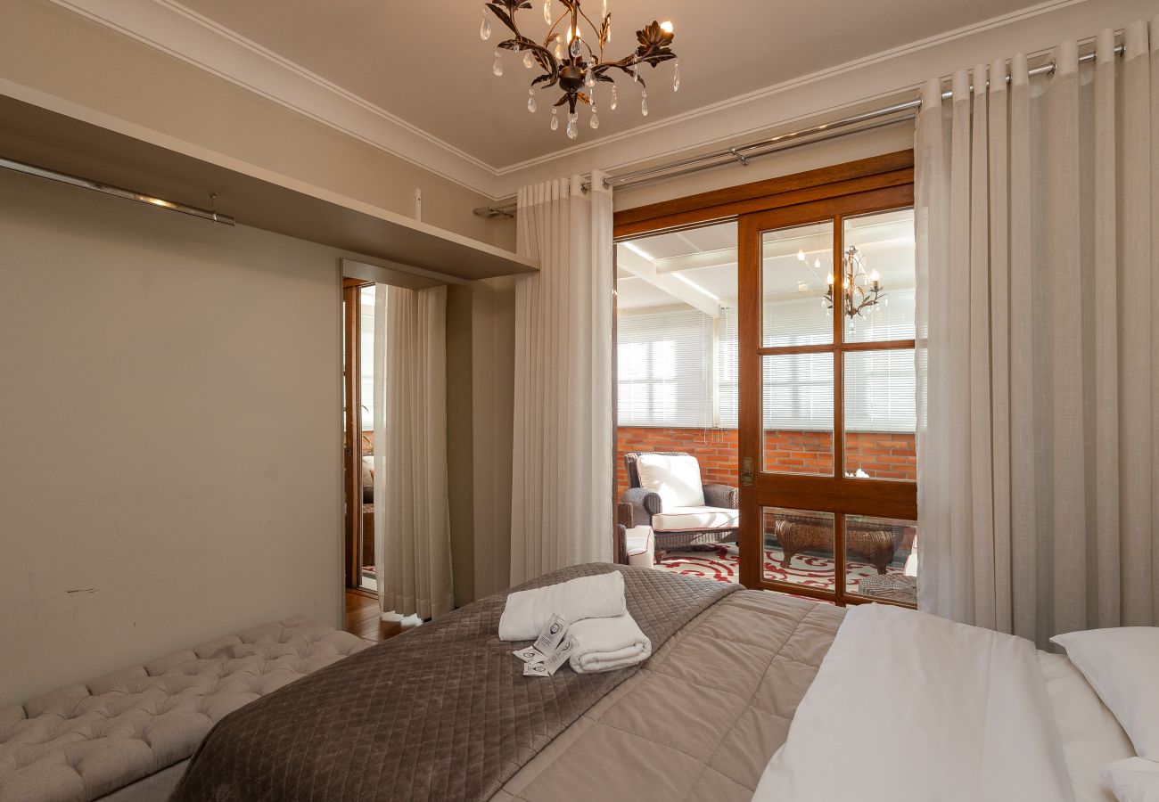 Apartamento em Gramado - 2D (c suíte) a 300 m de R Coberta.