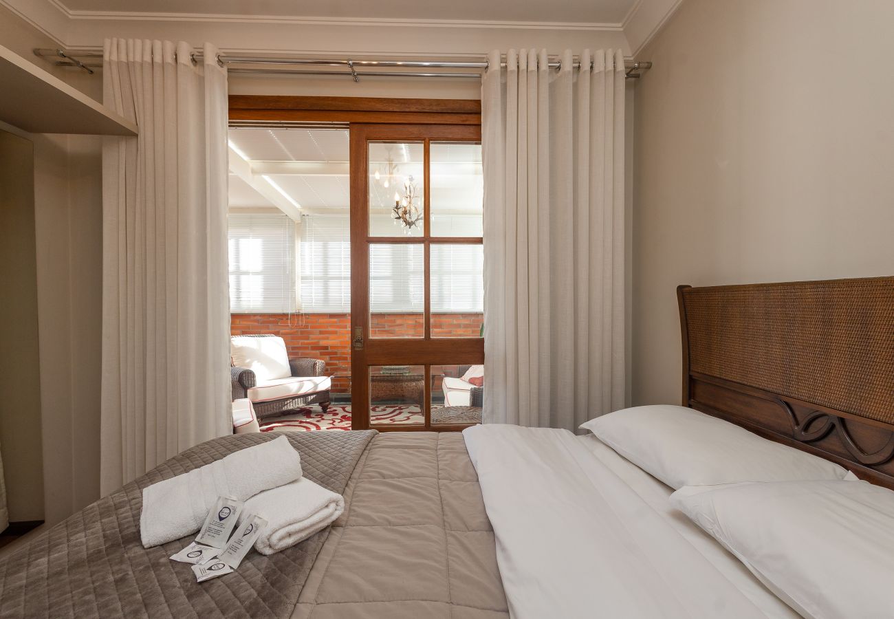 Apartamento em Gramado - 2D (c suíte) a 300 m de R Coberta.
