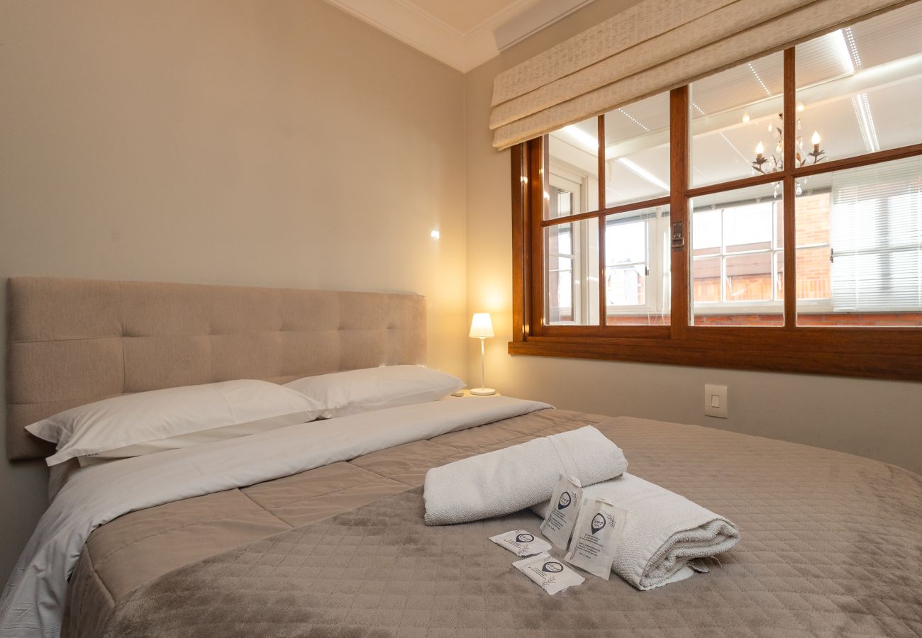 Apartamento em Gramado - 2D (c suíte) a 300 m de R Coberta.