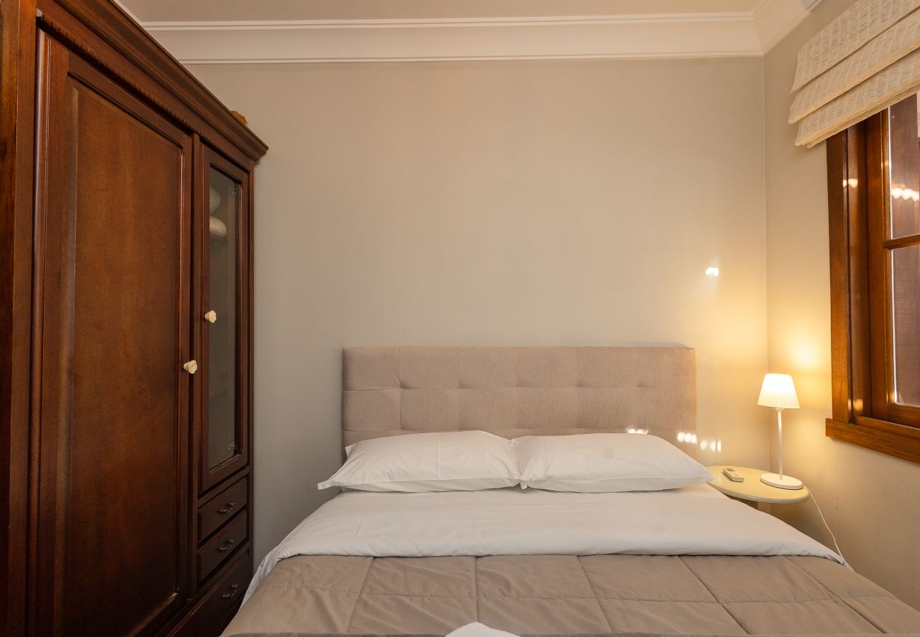 Apartamento em Gramado - 2D (c suíte) a 300 m de R Coberta.