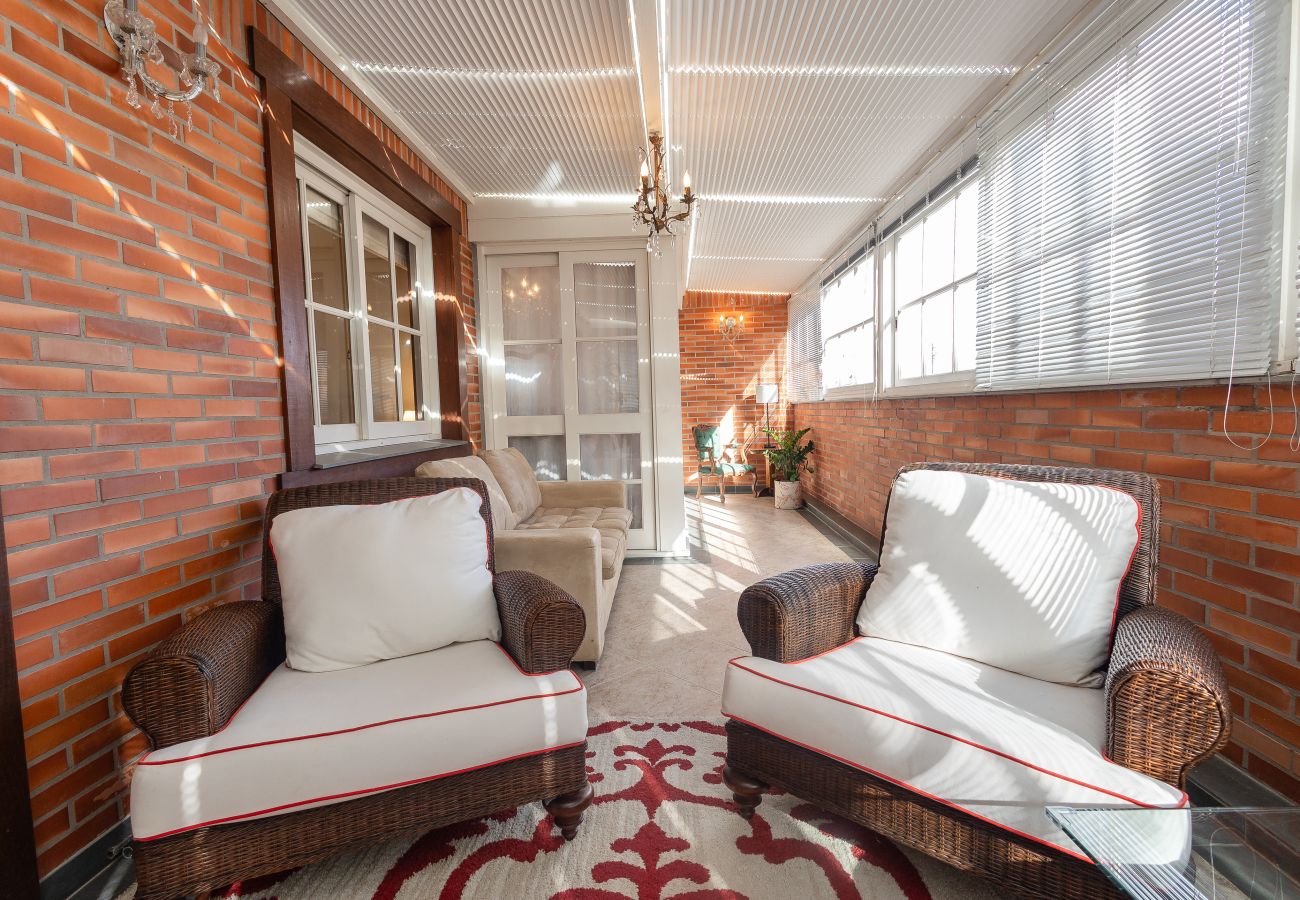 Apartamento em Gramado - 2D (c suíte) a 300 m de R Coberta.