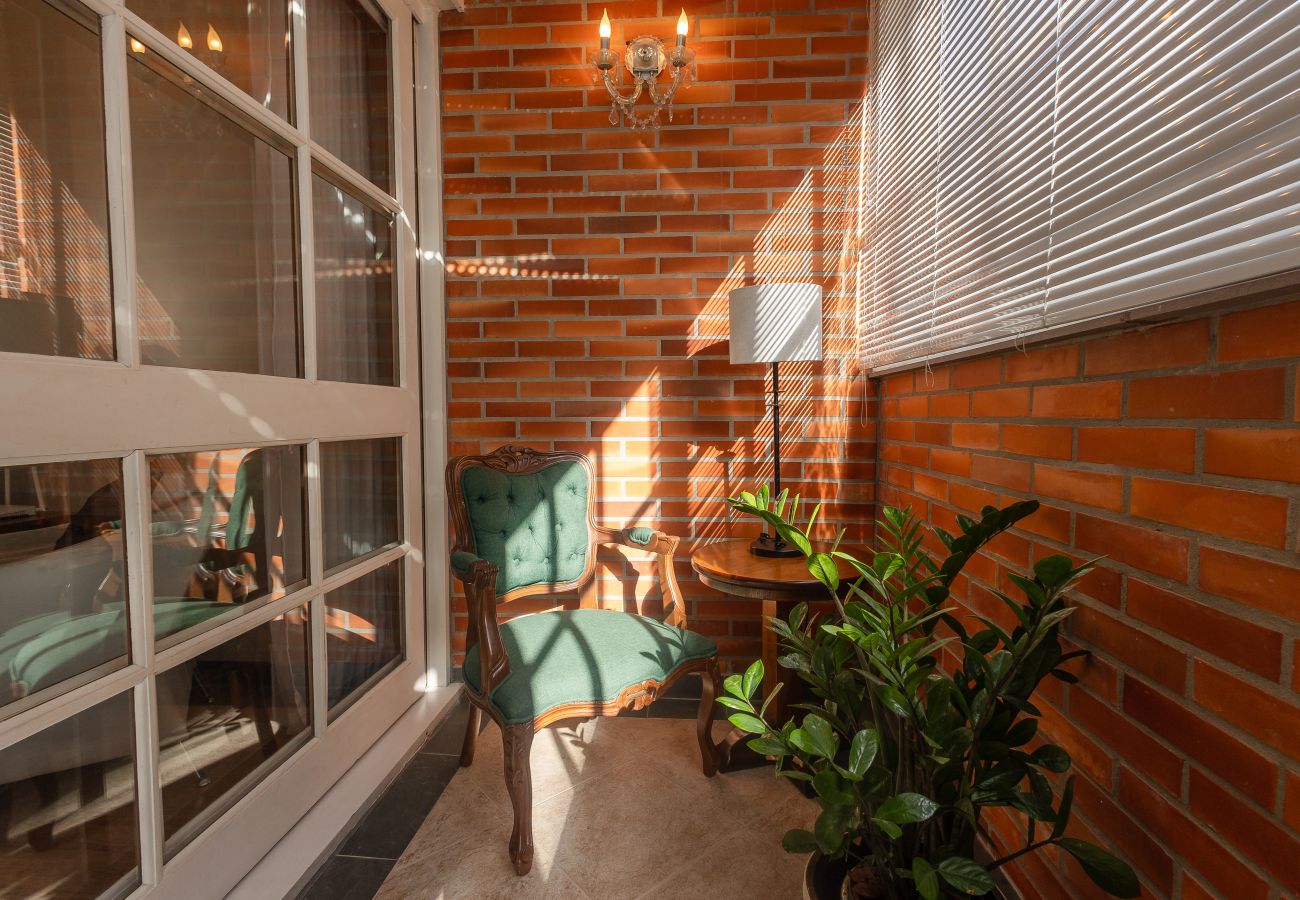 Apartamento em Gramado - 2D (c suíte) a 300 m de R Coberta.