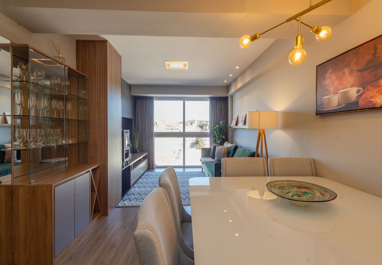 Apartamento em Gramado - 2 Suítes ALTO PADRÃO na NOVA R Coberta (Vita Blvd)  Compartilhar  Salvos