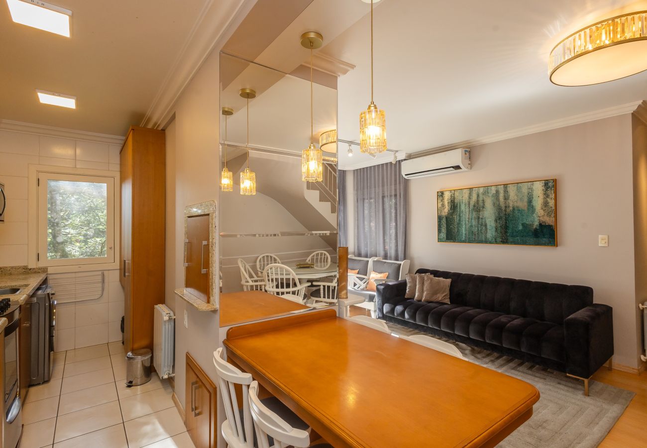 Apartamento em Gramado - Duplex 5D (3suites +2banho soc) a 800m a R Coberta
