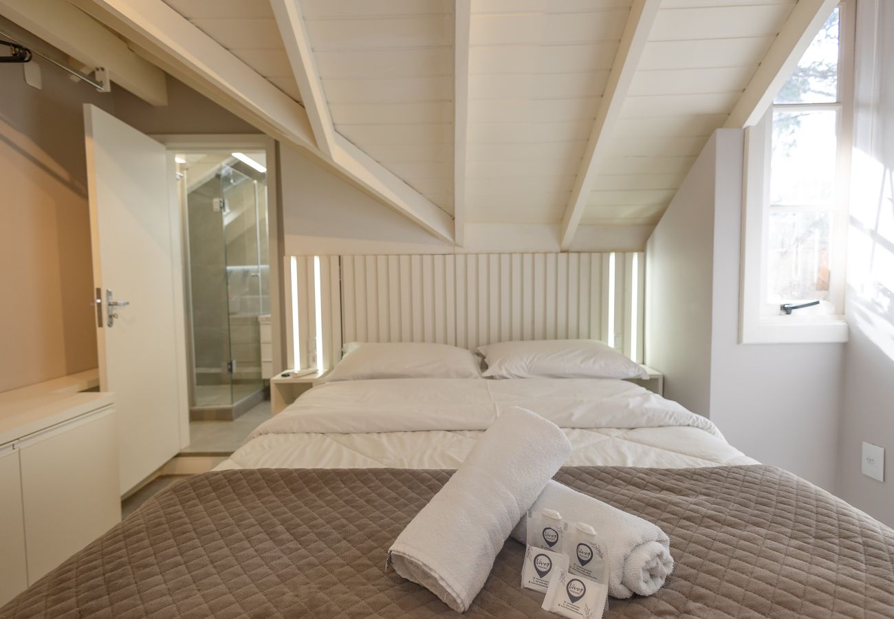 Apartamento em Gramado - Duplex 5D (3suites +2banho soc) a 800m a R Coberta