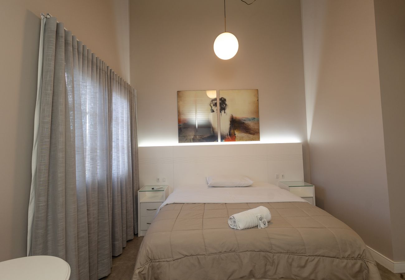Apartamento em Gramado - Duplex 5D (3suites +2banho soc) a 800m a R Coberta
