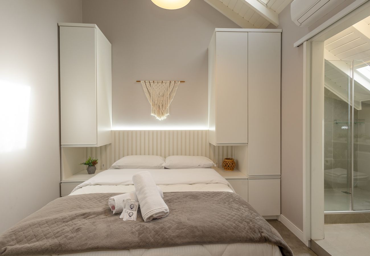 Apartamento em Gramado - Duplex 5D (3suites +2banho soc) a 800m a R Coberta