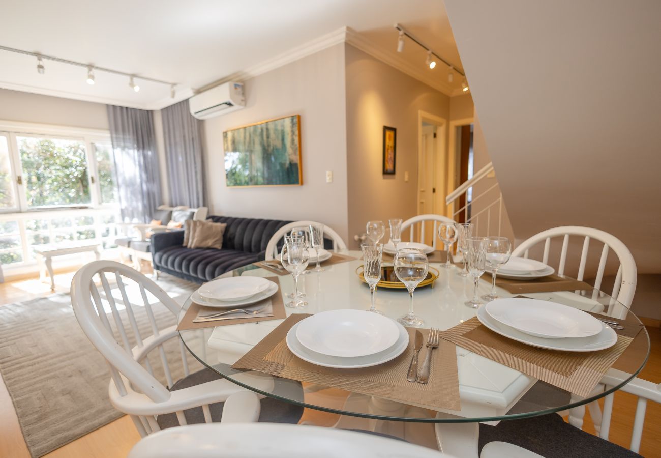 Apartamento em Gramado - Duplex 5D (3suites +2banho soc) a 800m a R Coberta