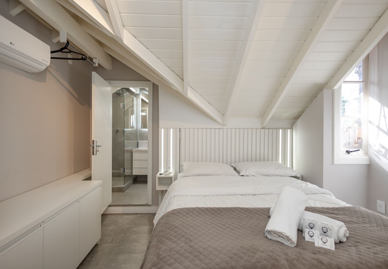 Apartamento em Gramado - Duplex 5D (3suites +2banho soc) a 800m a R Coberta