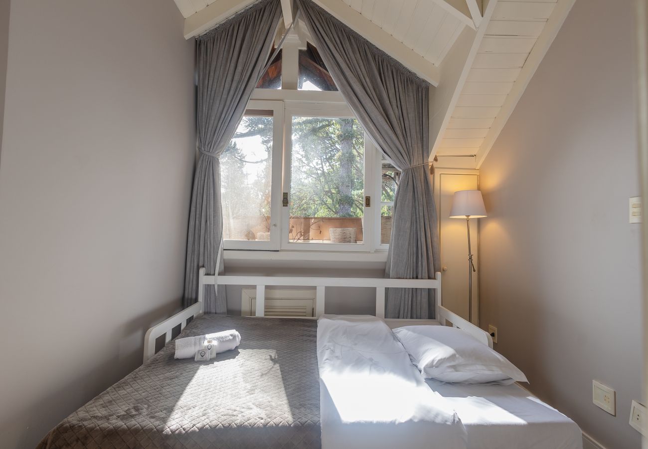 Apartamento em Gramado - Duplex 5D (3suites +2banho soc) a 800m a R Coberta