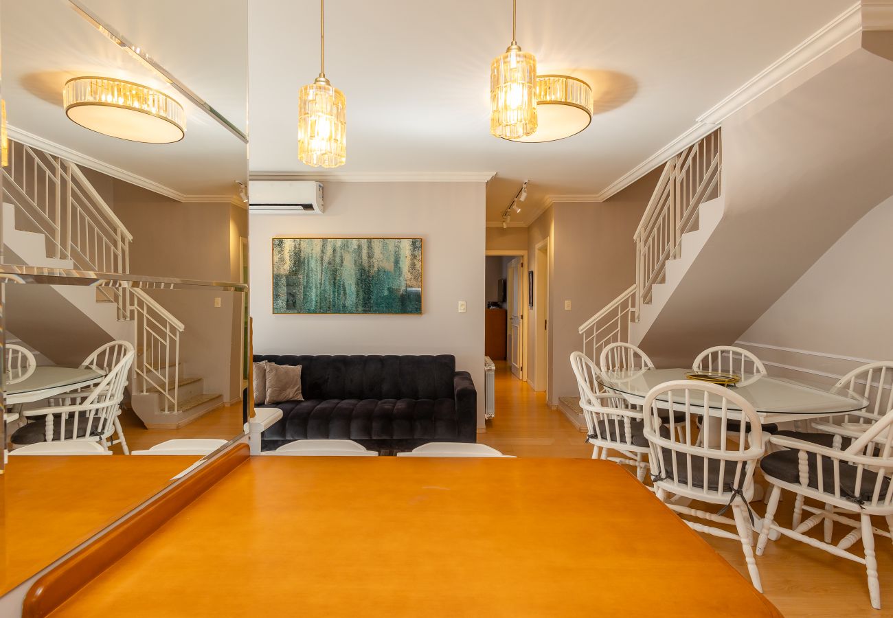 Apartamento em Gramado - Duplex 5D (3suites +2banho soc) a 800m a R Coberta