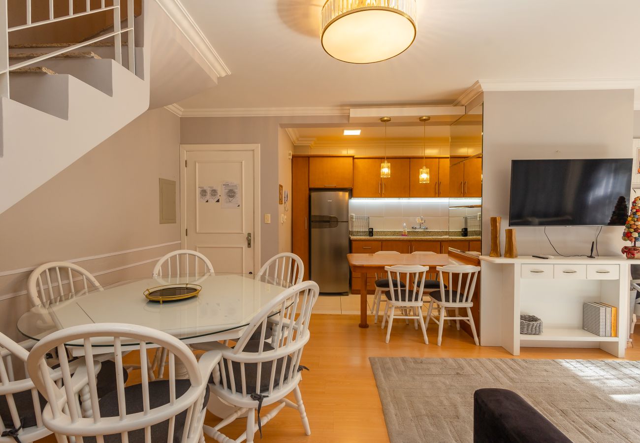 Apartamento em Gramado - Duplex 5D (3suites +2banho soc) a 800m a R Coberta