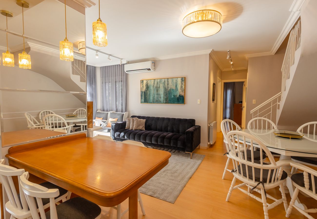 Apartamento em Gramado - Duplex 5D (3suites +2banho soc) a 800m a R Coberta