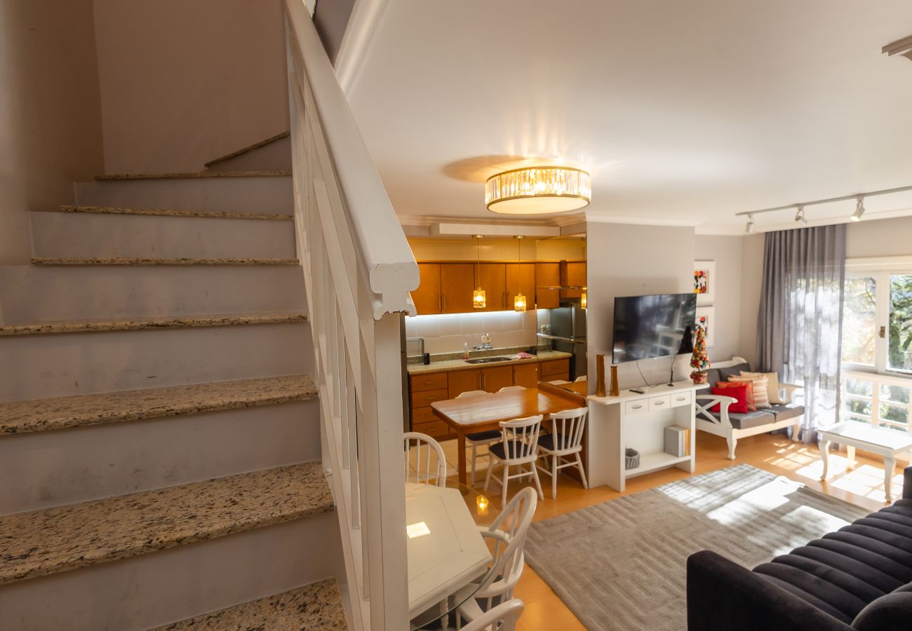 Apartamento em Gramado - Duplex 5D (3suites +2banho soc) a 800m a R Coberta