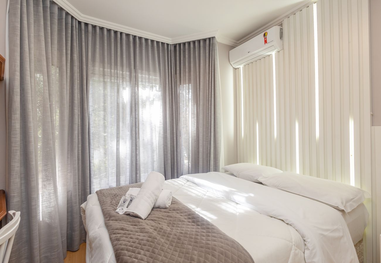 Apartamento em Gramado - Duplex 5D (3suites +2banho soc) a 800m a R Coberta