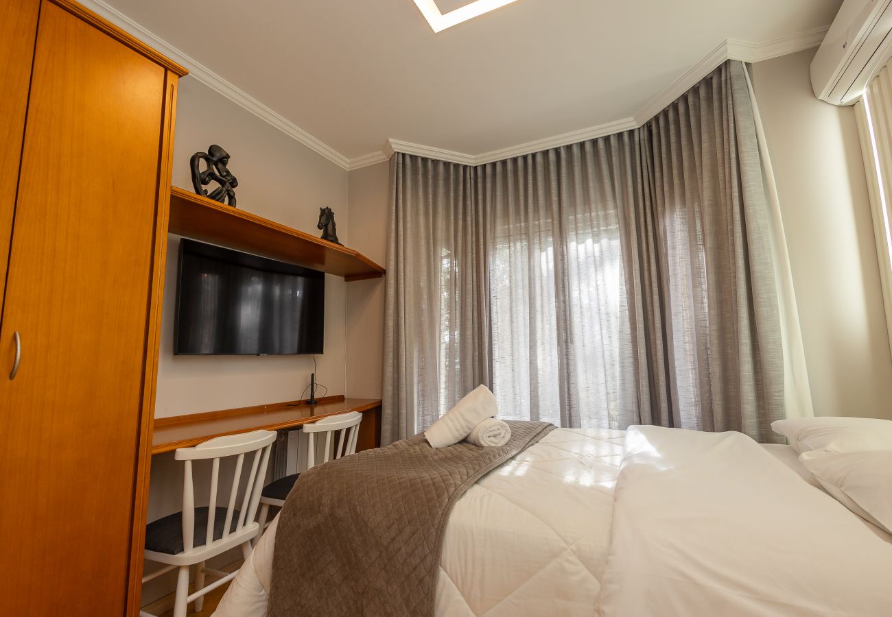 Apartamento em Gramado - Duplex 5D (3suites +2banho soc) a 800m a R Coberta
