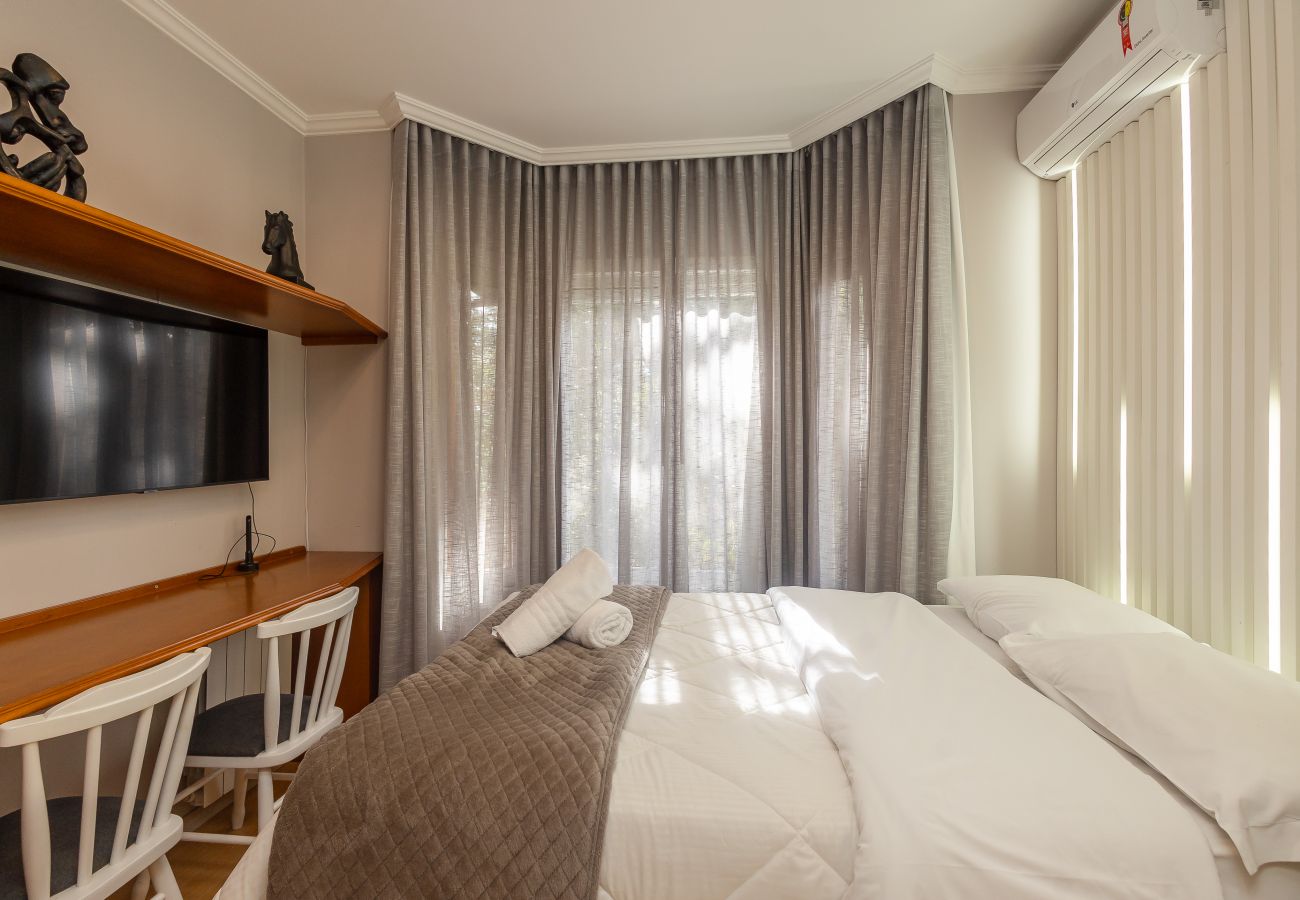 Apartamento em Gramado - Duplex 5D (3suites +2banho soc) a 800m a R Coberta