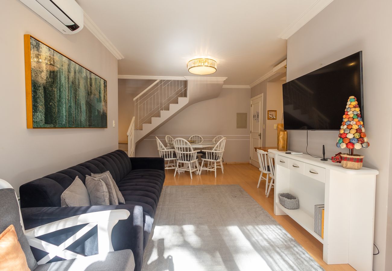 Apartamento em Gramado - Duplex 5D (3suites +2banho soc) a 800m a R Coberta