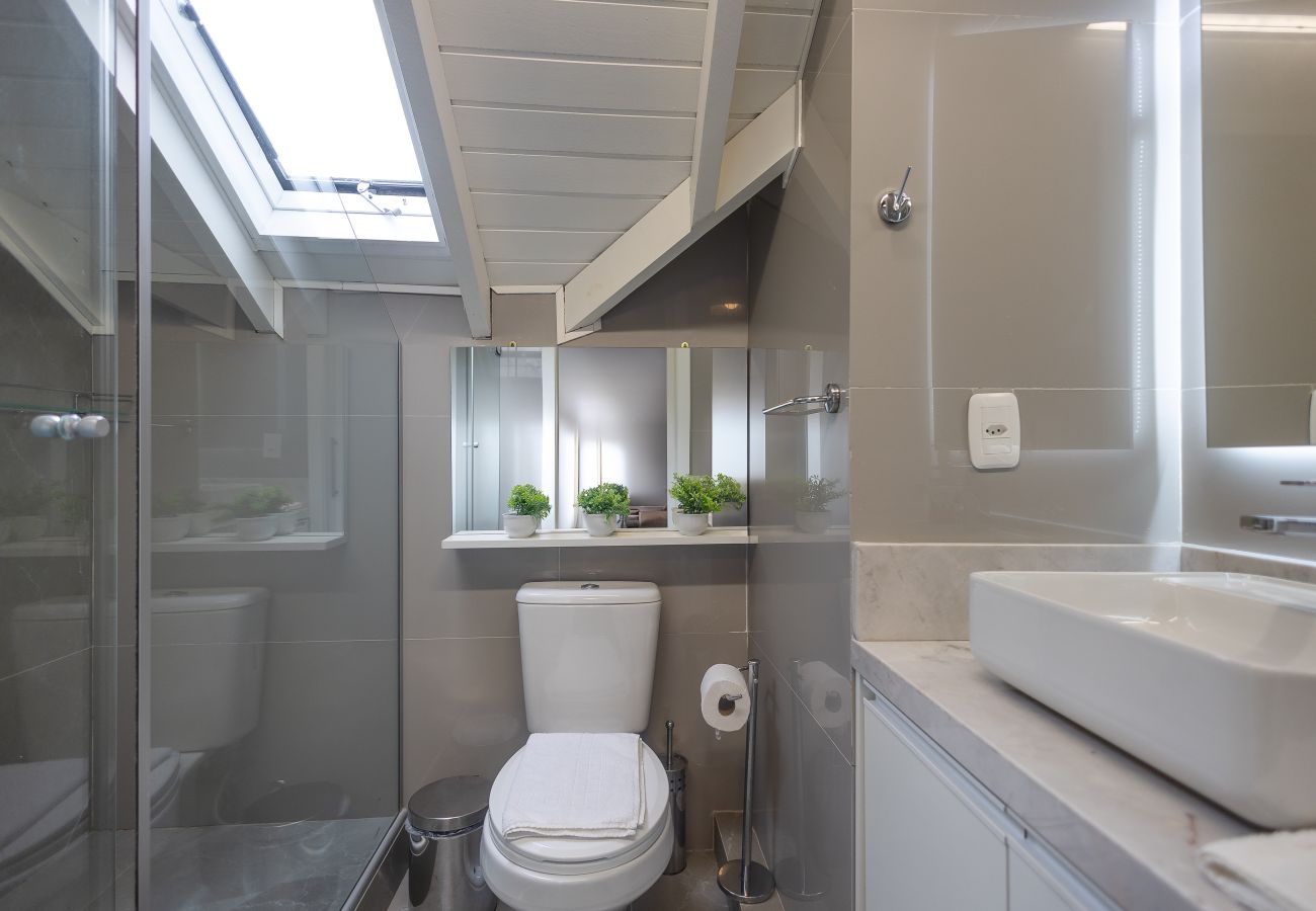 Apartamento em Gramado - Duplex 5D (3suites +2banho soc) a 800m a R Coberta