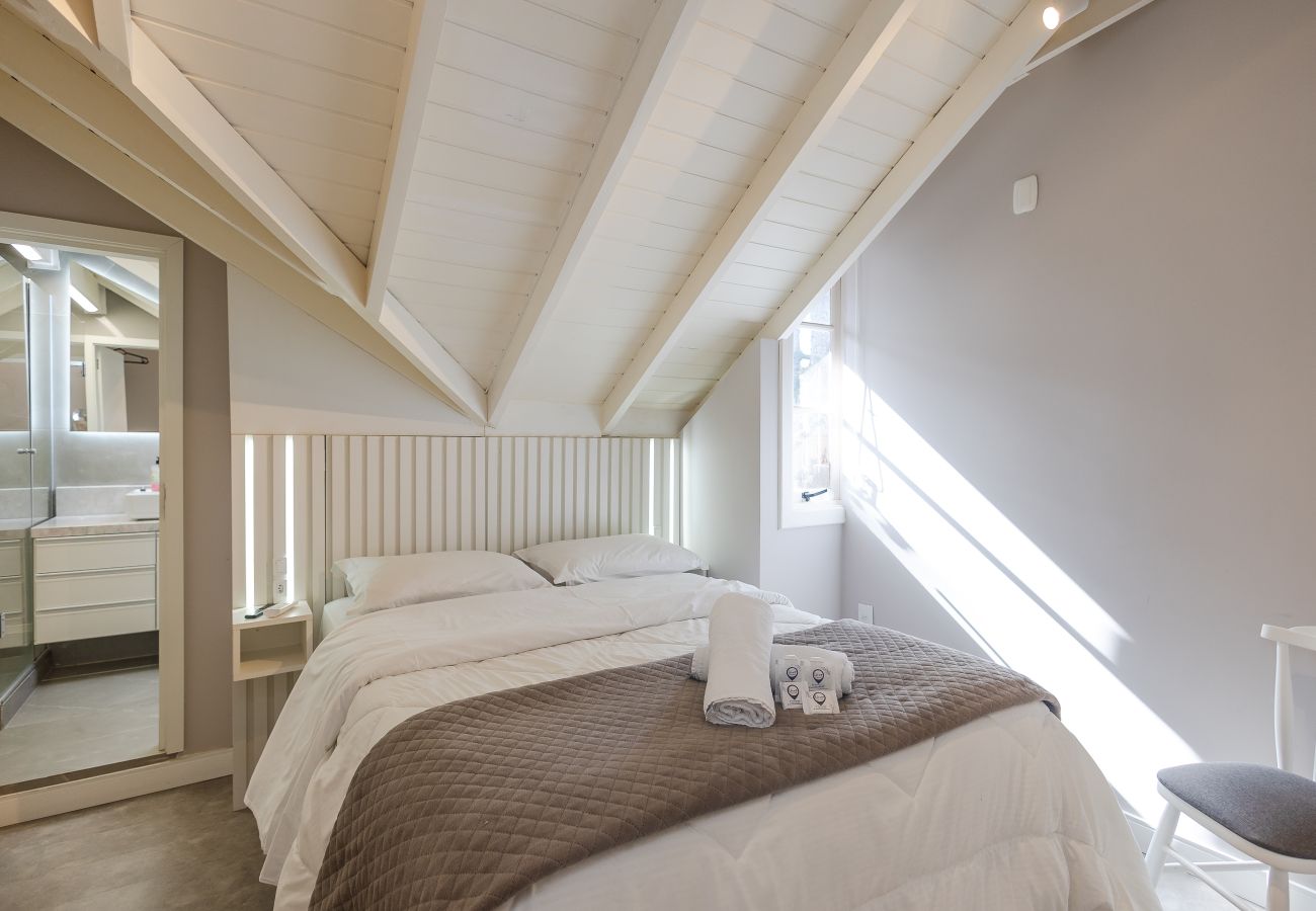 Apartamento em Gramado - Duplex 5D (3suites +2banho soc) a 800m a R Coberta