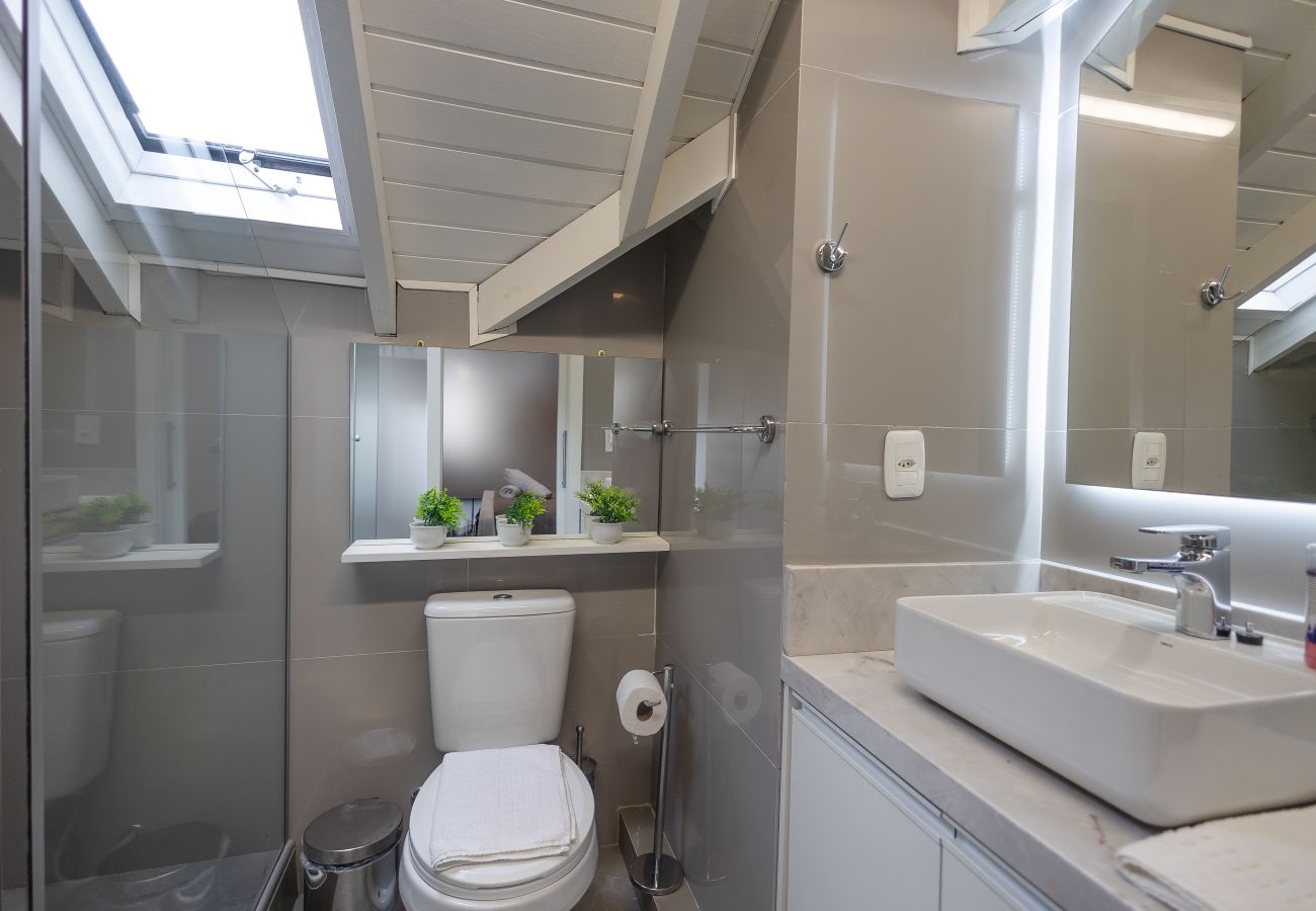 Apartamento em Gramado - Duplex 5D (3suites +2banho soc) a 800m a R Coberta