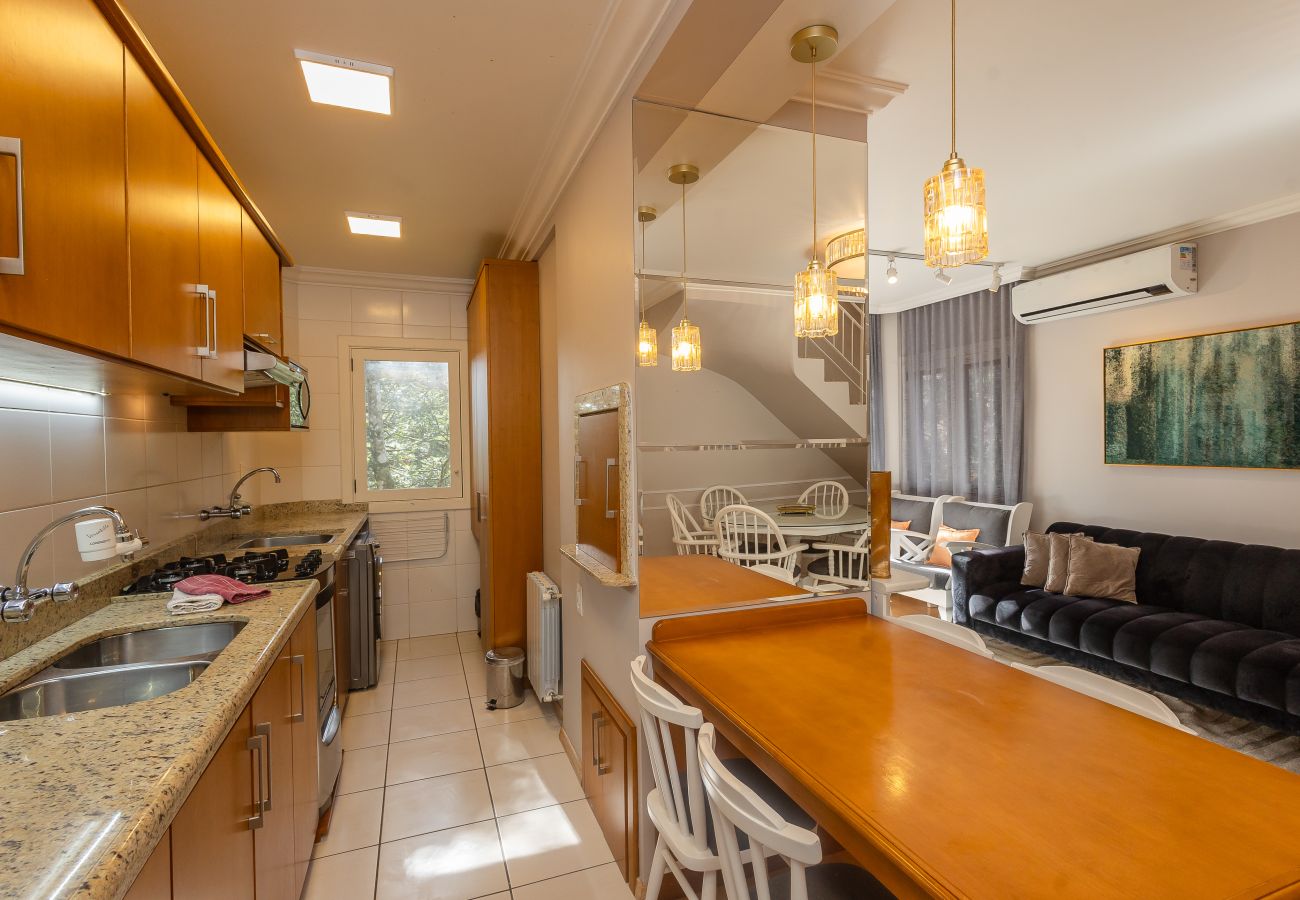 Apartamento em Gramado - Duplex 5D (3suites +2banho soc) a 800m a R Coberta