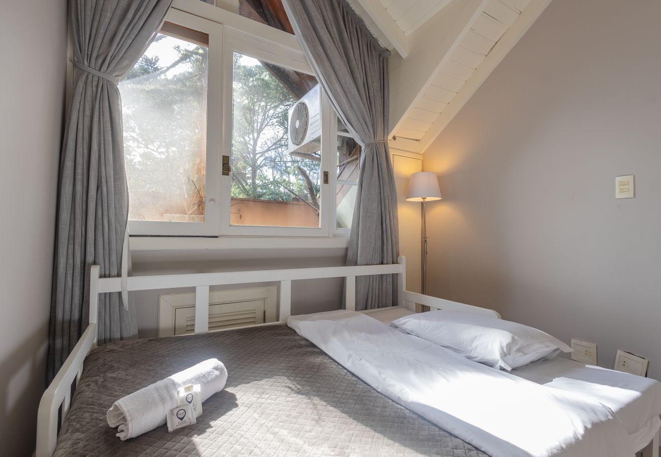 Apartamento em Gramado - Duplex 5D (3suites +2banho soc) a 800m a R Coberta