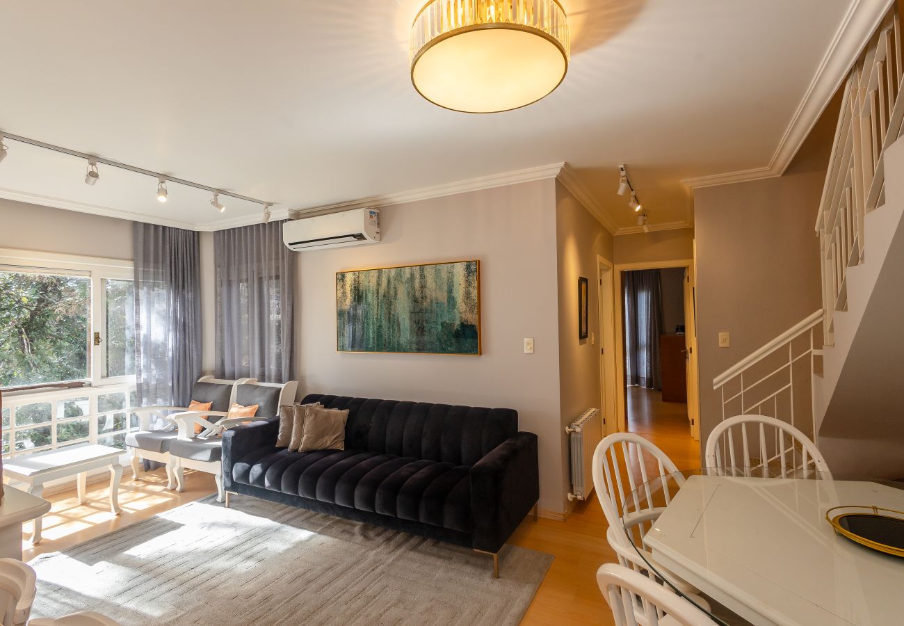 Apartamento em Gramado - Duplex 5D (3suites +2banho soc) a 800m a R Coberta