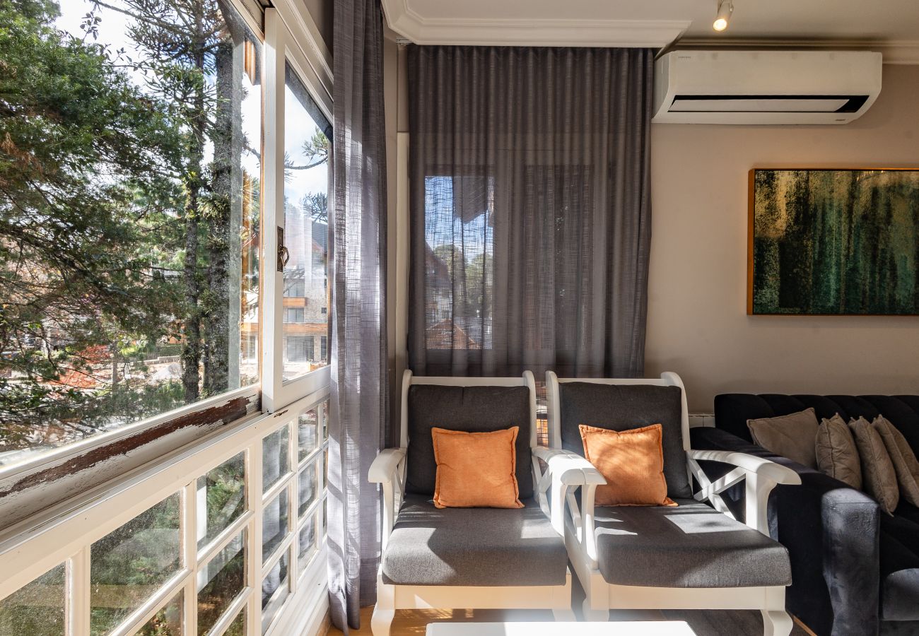 Apartamento em Gramado - Duplex 5D (3suites +2banho soc) a 800m a R Coberta