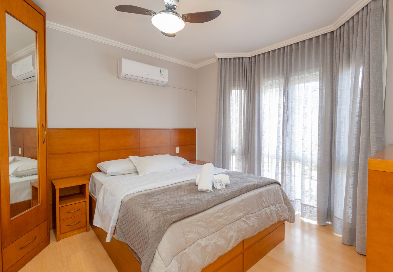 Apartamento em Gramado - Duplex 5D (3suites +2banho soc) a 800m a R Coberta