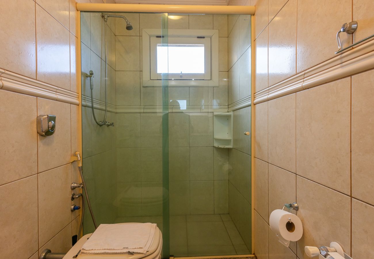 Apartamento em Gramado - Duplex 5D (3suites +2banho soc) a 800m a R Coberta