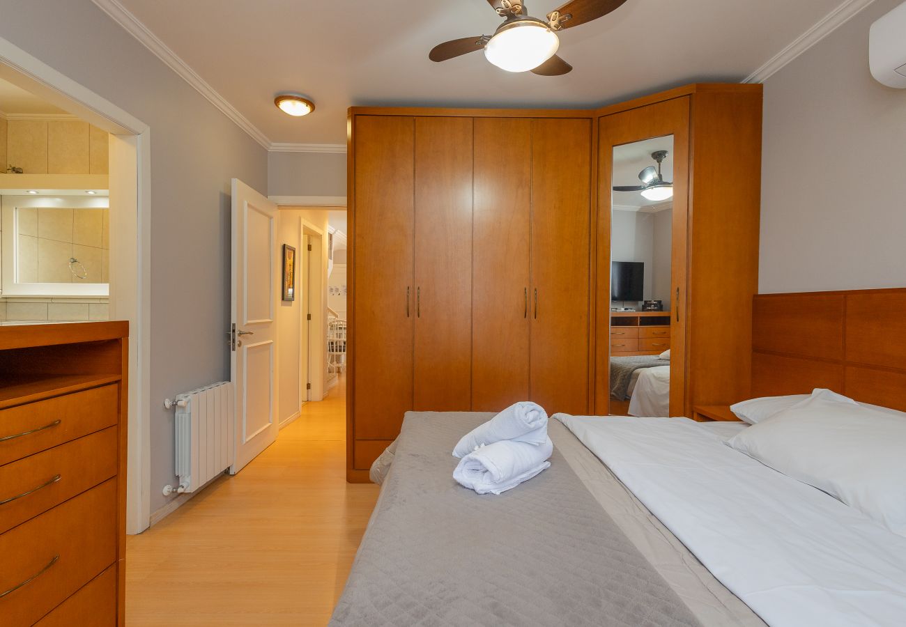Apartamento em Gramado - Duplex 5D (3suites +2banho soc) a 800m a R Coberta