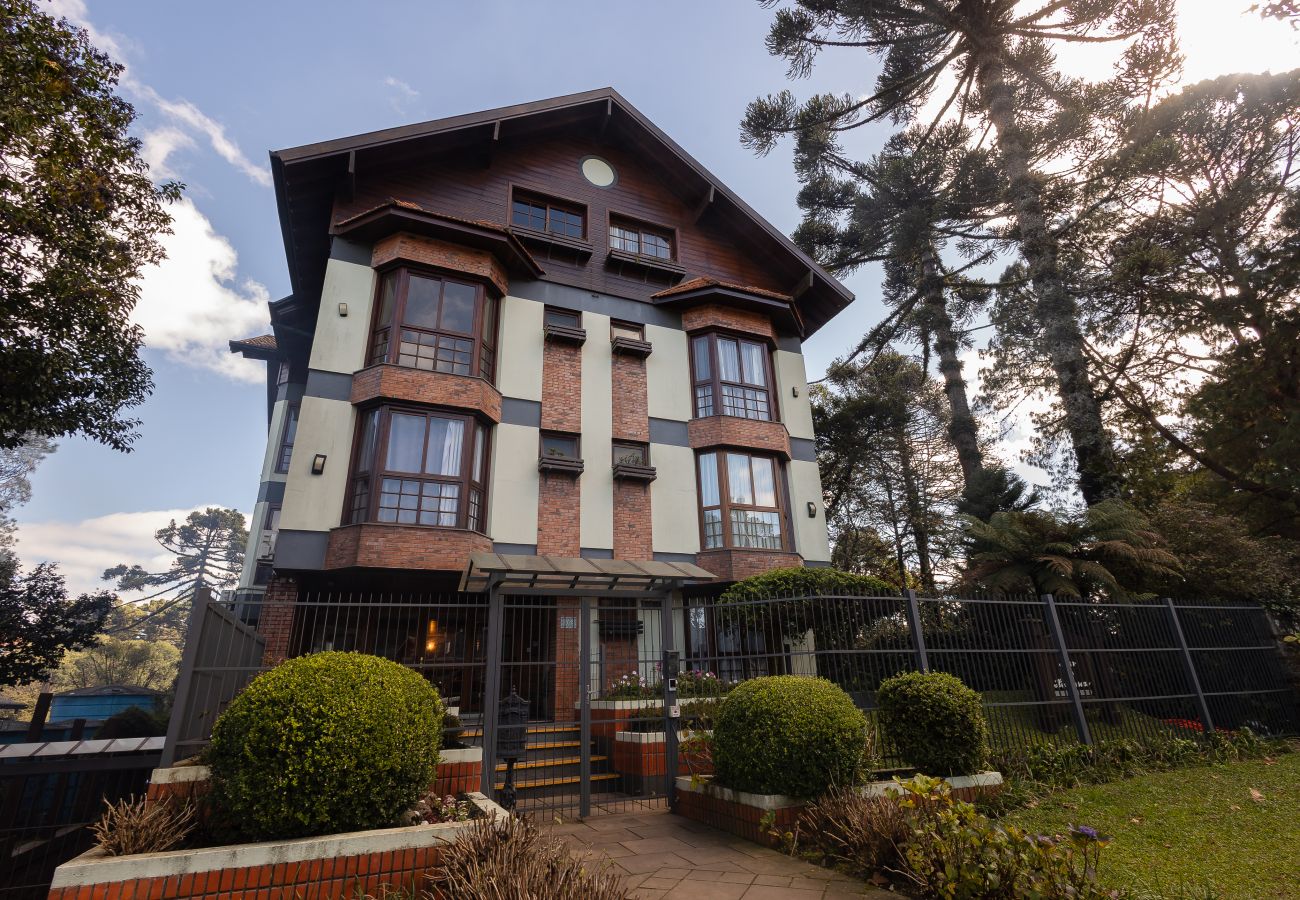 Apartamento em Gramado - Duplex 5D (3suites +2banho soc) a 800m a R Coberta