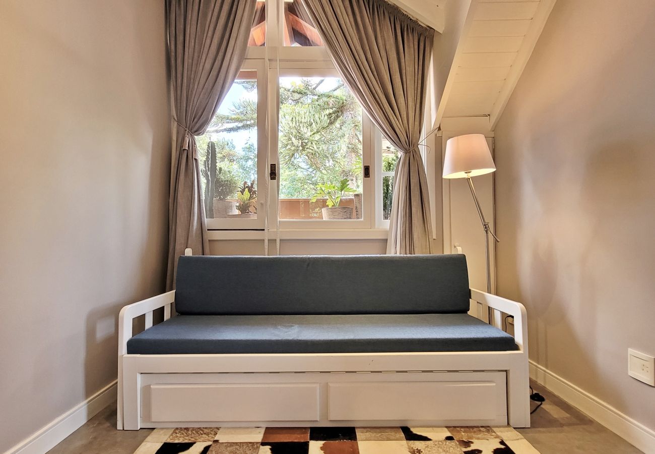 Apartamento em Gramado - Duplex 5D (3suites +2banho soc) a 800m a R Coberta