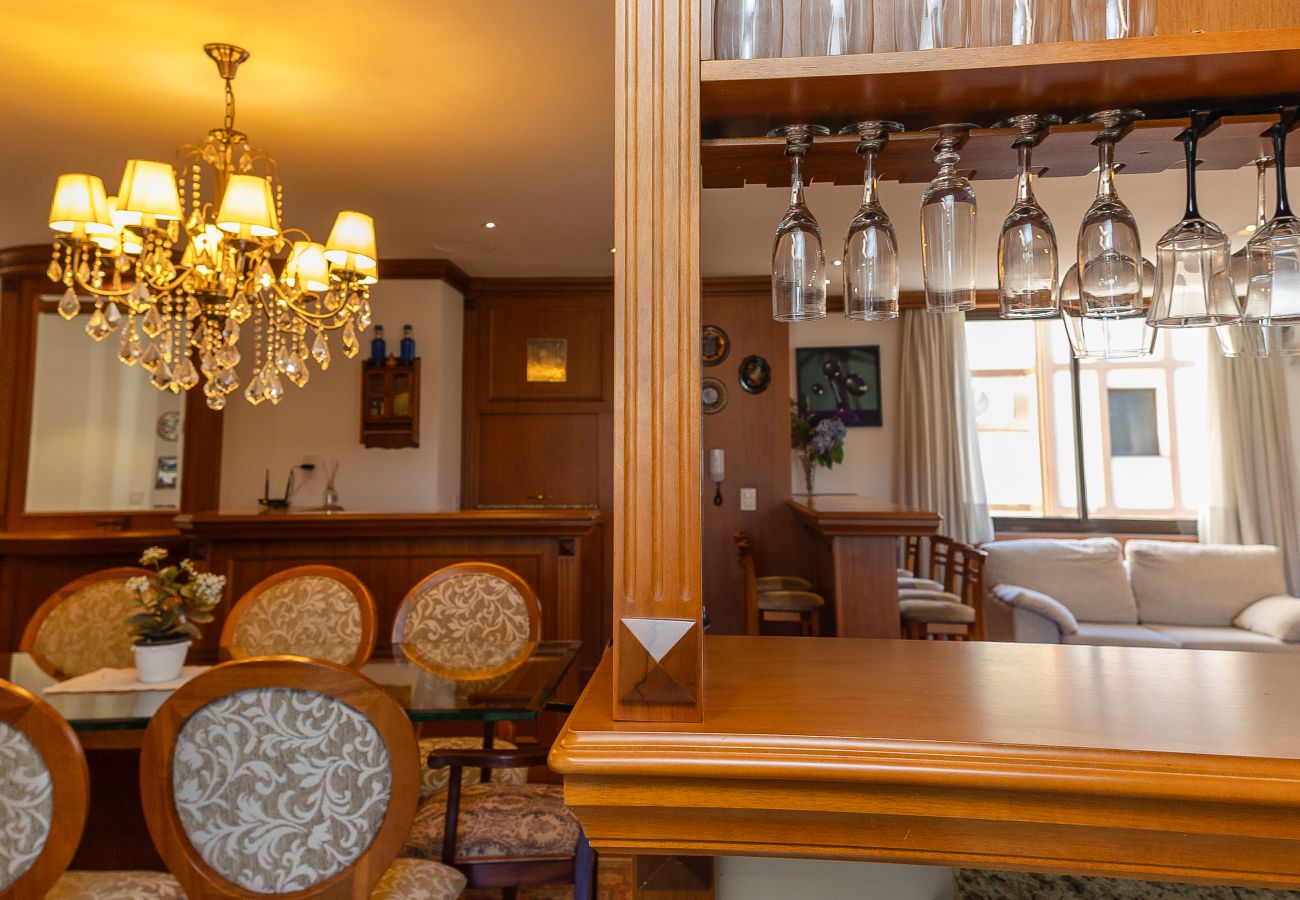 Apartamento em Gramado - 3 Suítes no Centro de Gramado (500m da R Coberta