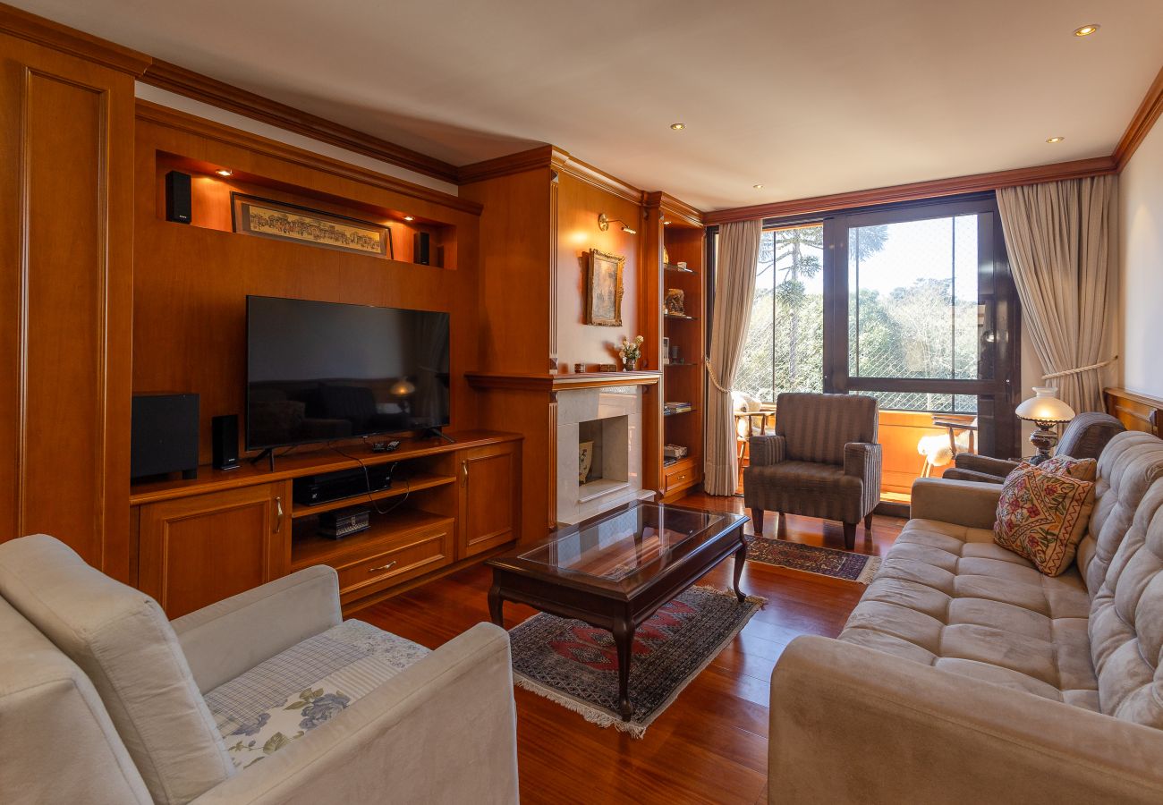Apartamento em Gramado - 3 Suítes no Centro de Gramado (500m da R Coberta