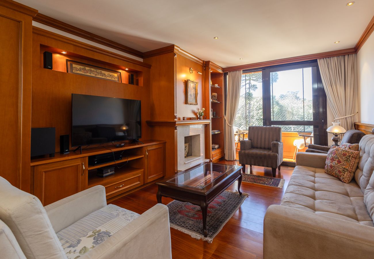 Apartamento em Gramado - 3 Suítes no Centro de Gramado (500m da R Coberta