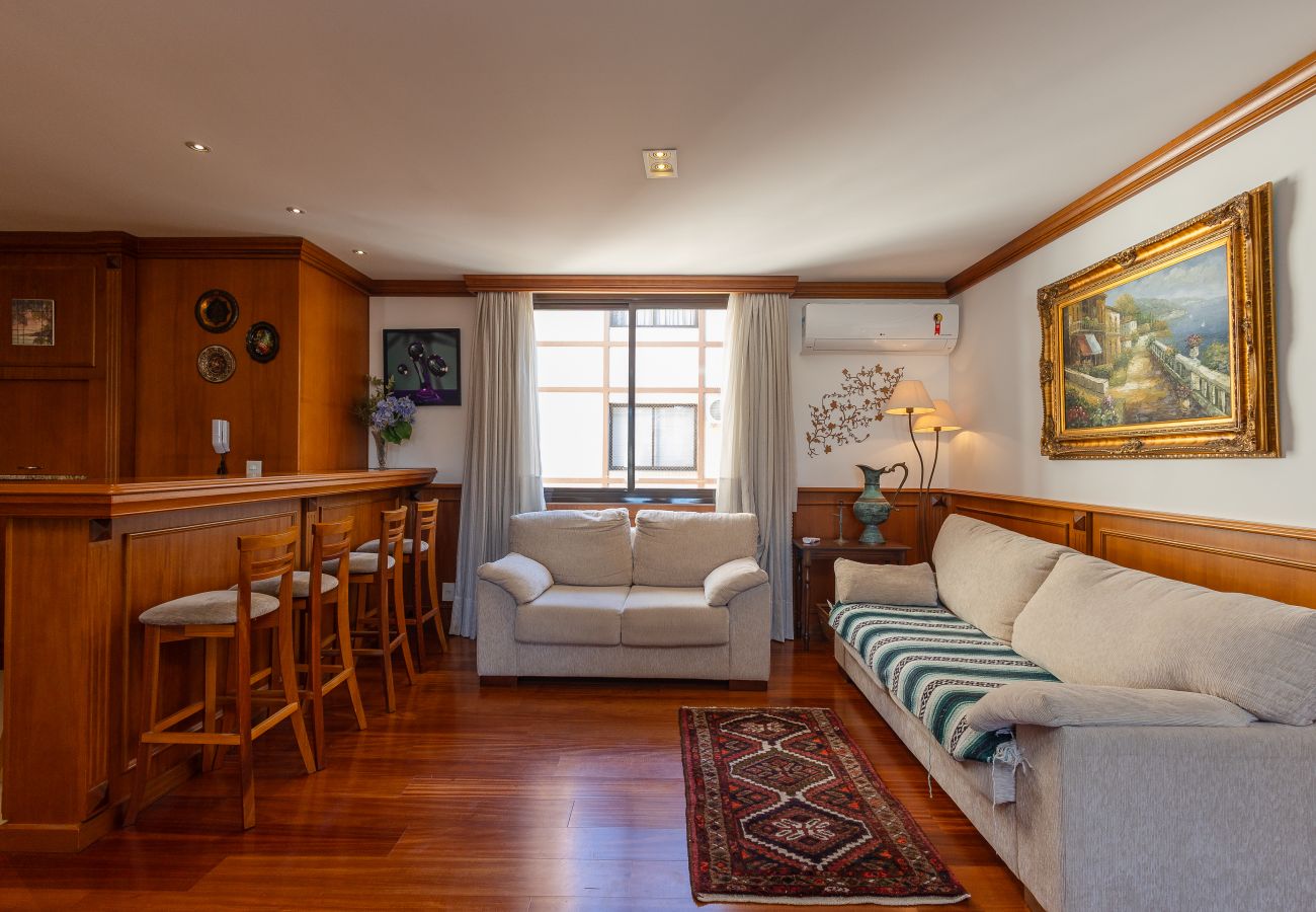 Apartamento em Gramado - 3 Suítes no Centro de Gramado (500m da R Coberta