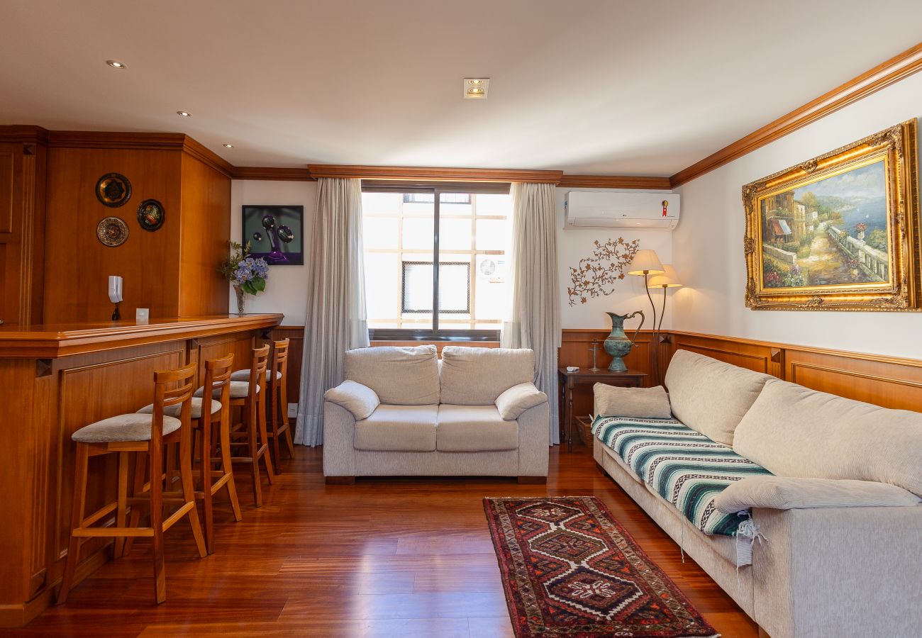 Apartamento em Gramado - 3 Suítes no Centro de Gramado (500m da R Coberta