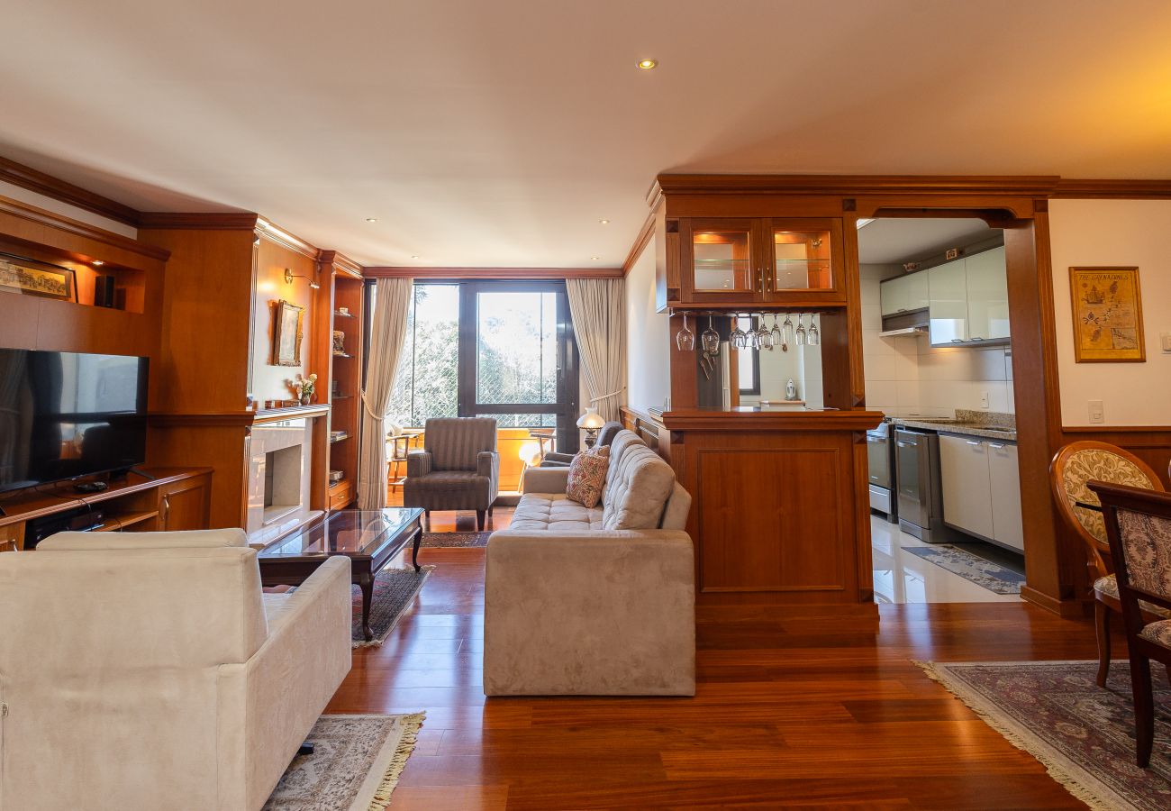 Apartamento em Gramado - 3 Suítes no Centro de Gramado (500m da R Coberta