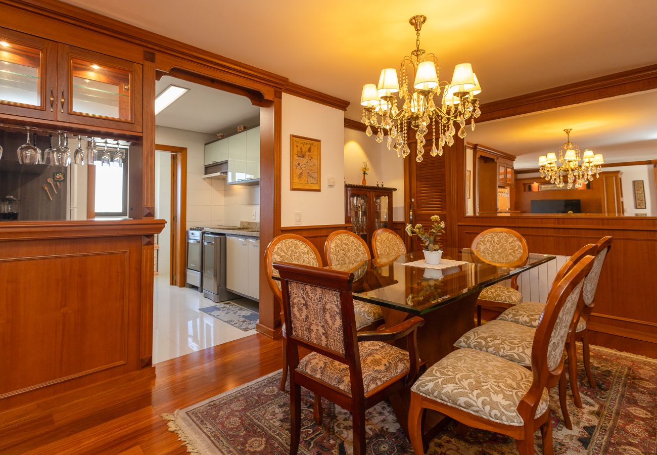 Apartamento em Gramado - 3 Suítes no Centro de Gramado (500m da R Coberta