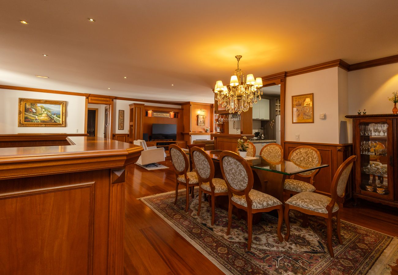 Apartamento em Gramado - 3 Suítes no Centro de Gramado (500m da R Coberta