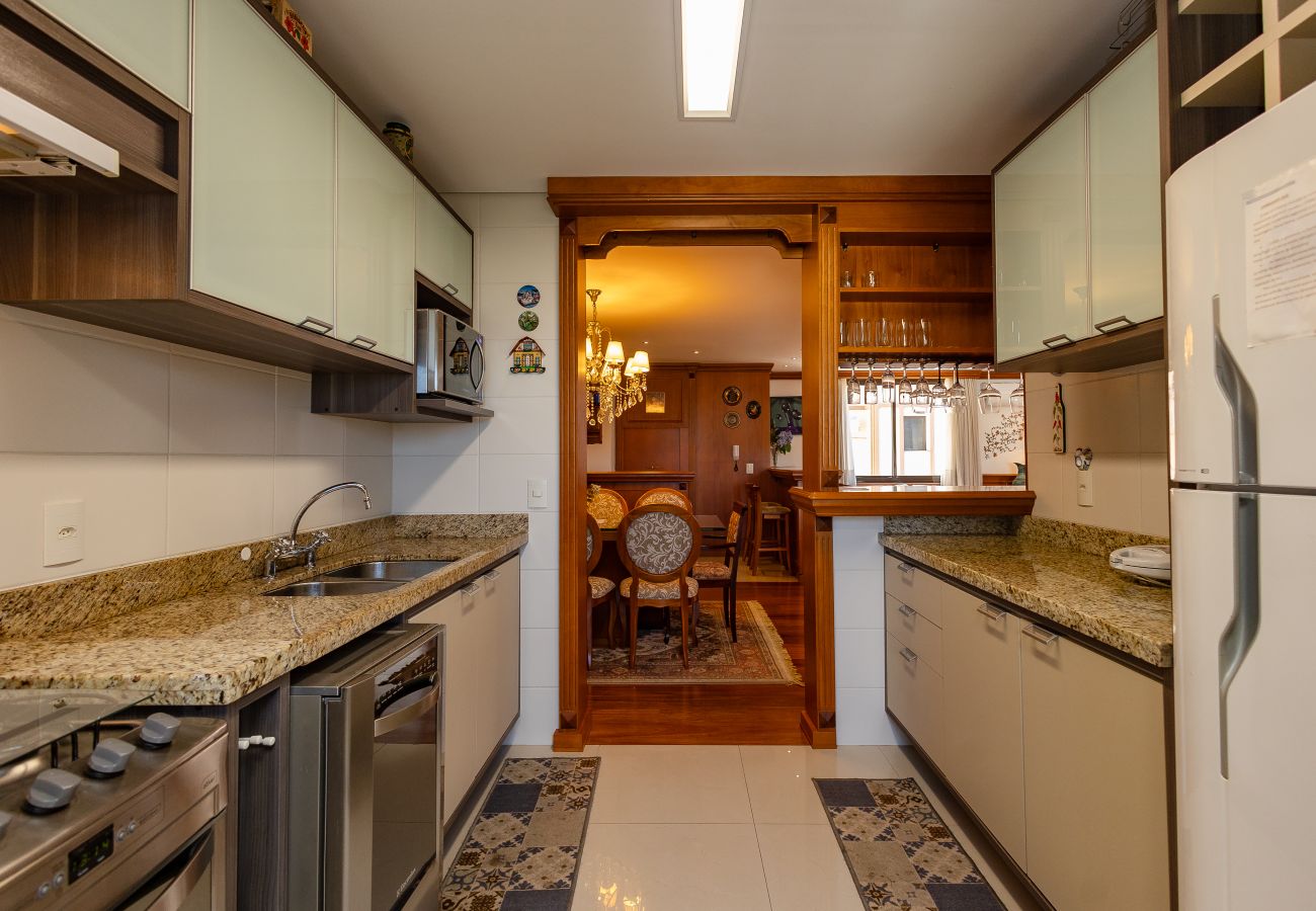 Apartamento em Gramado - 3 Suítes no Centro de Gramado (500m da R Coberta