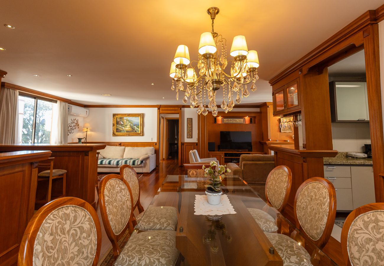Apartamento em Gramado - 3 Suítes no Centro de Gramado (500m da R Coberta