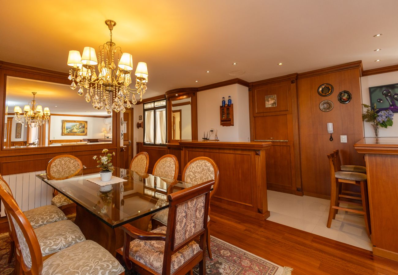 Apartamento em Gramado - 3 Suítes no Centro de Gramado (500m da R Coberta
