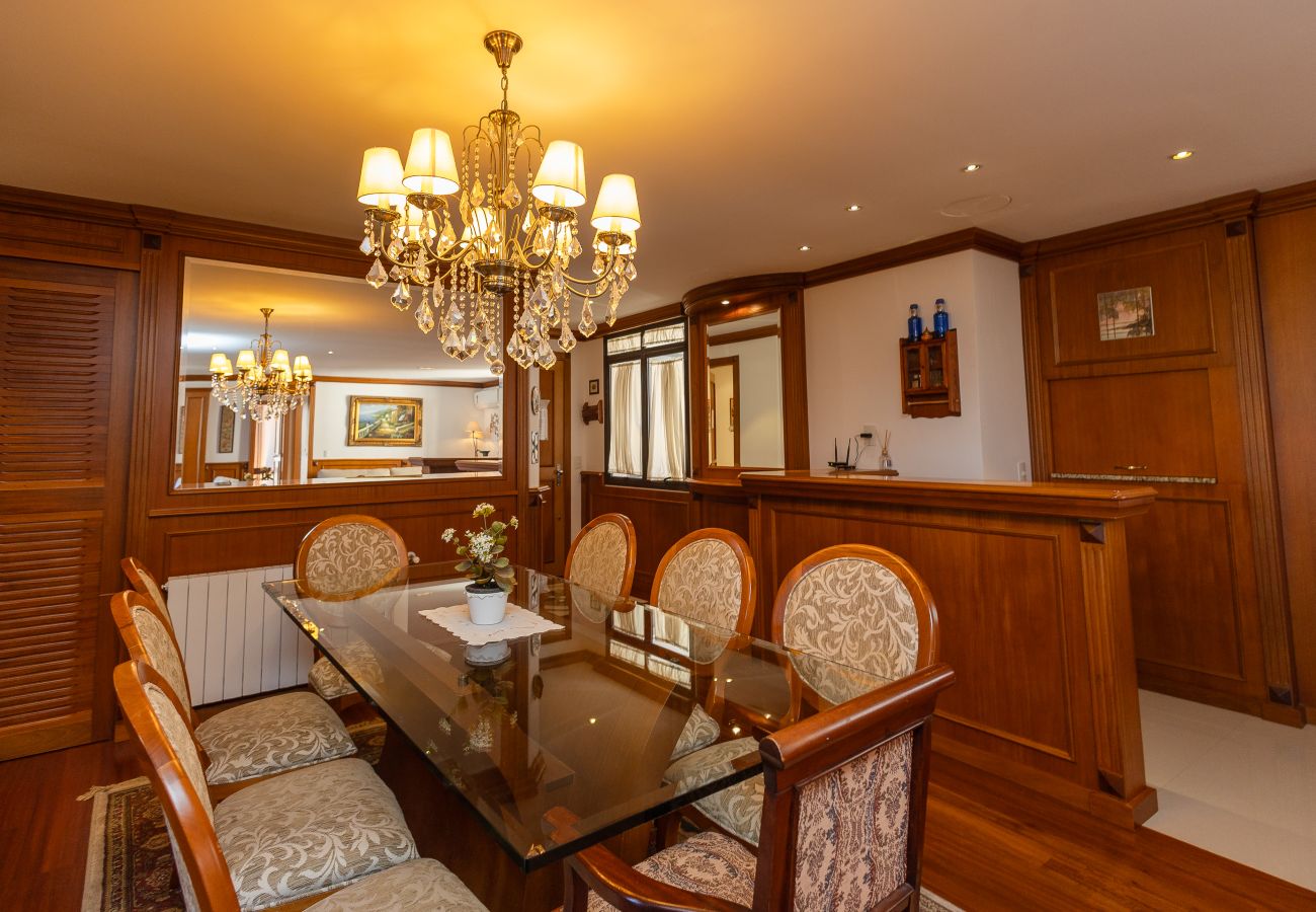 Apartamento em Gramado - 3 Suítes no Centro de Gramado (500m da R Coberta