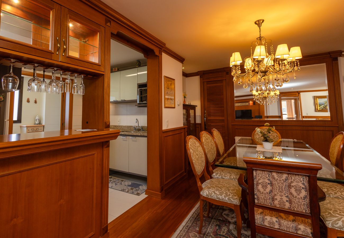 Apartamento em Gramado - 3 Suítes no Centro de Gramado (500m da R Coberta