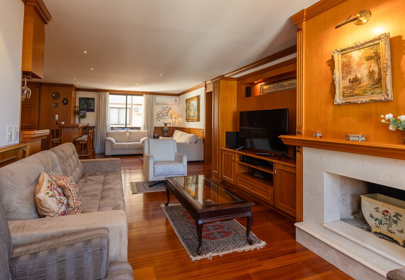 Apartamento em Gramado - 3 Suítes no Centro de Gramado (500m da R Coberta