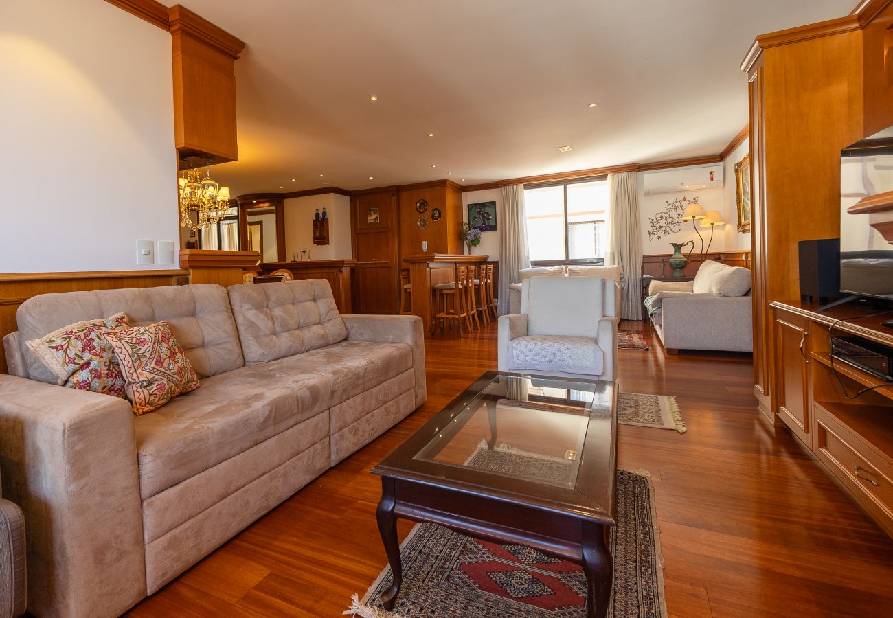 Apartamento em Gramado - 3 Suítes no Centro de Gramado (500m da R Coberta