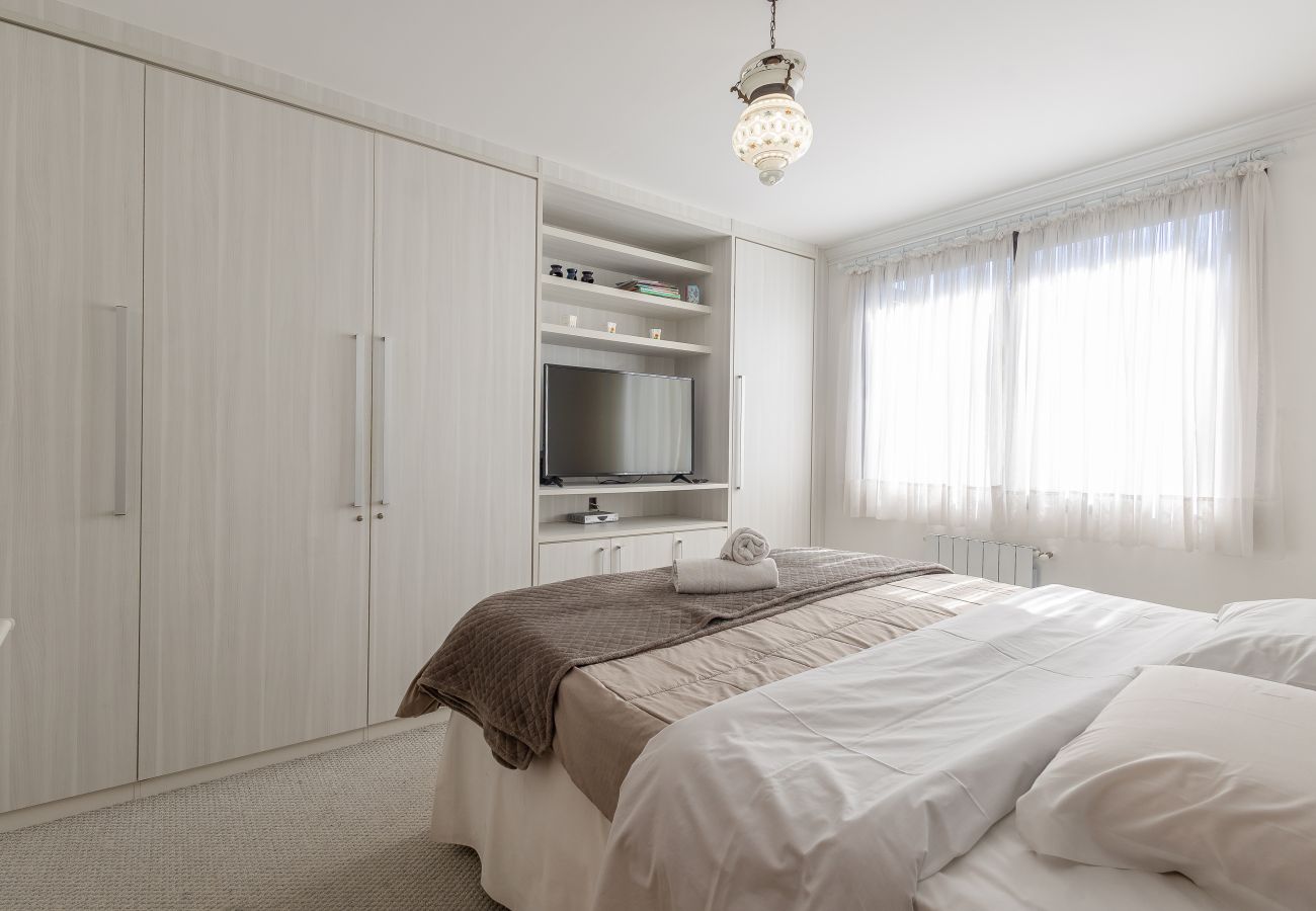 Apartamento em Gramado - 3 Suítes no Centro de Gramado (500m da R Coberta